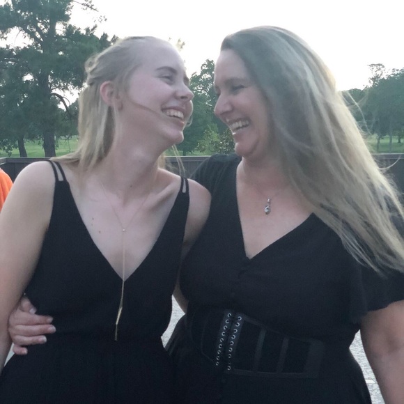 Meet your Posher, Hannah - Picture 6 of 7